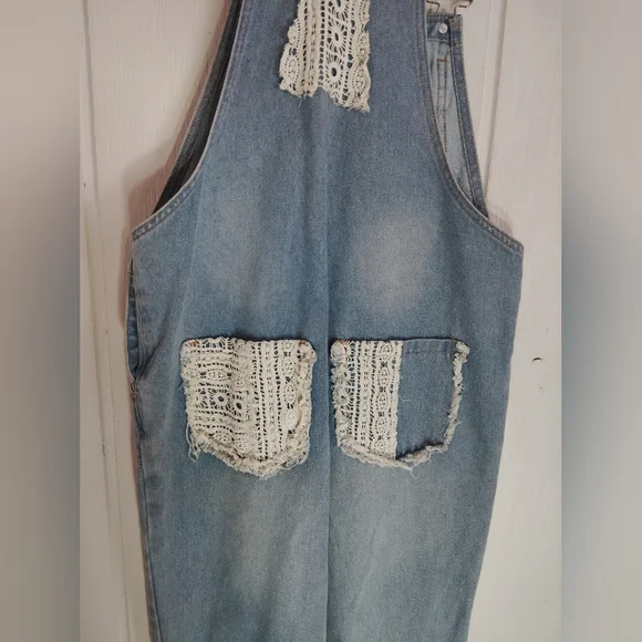NWT!! POL, Chic Overalls with Embroidery Detail. Size M - Picture 10 of 12